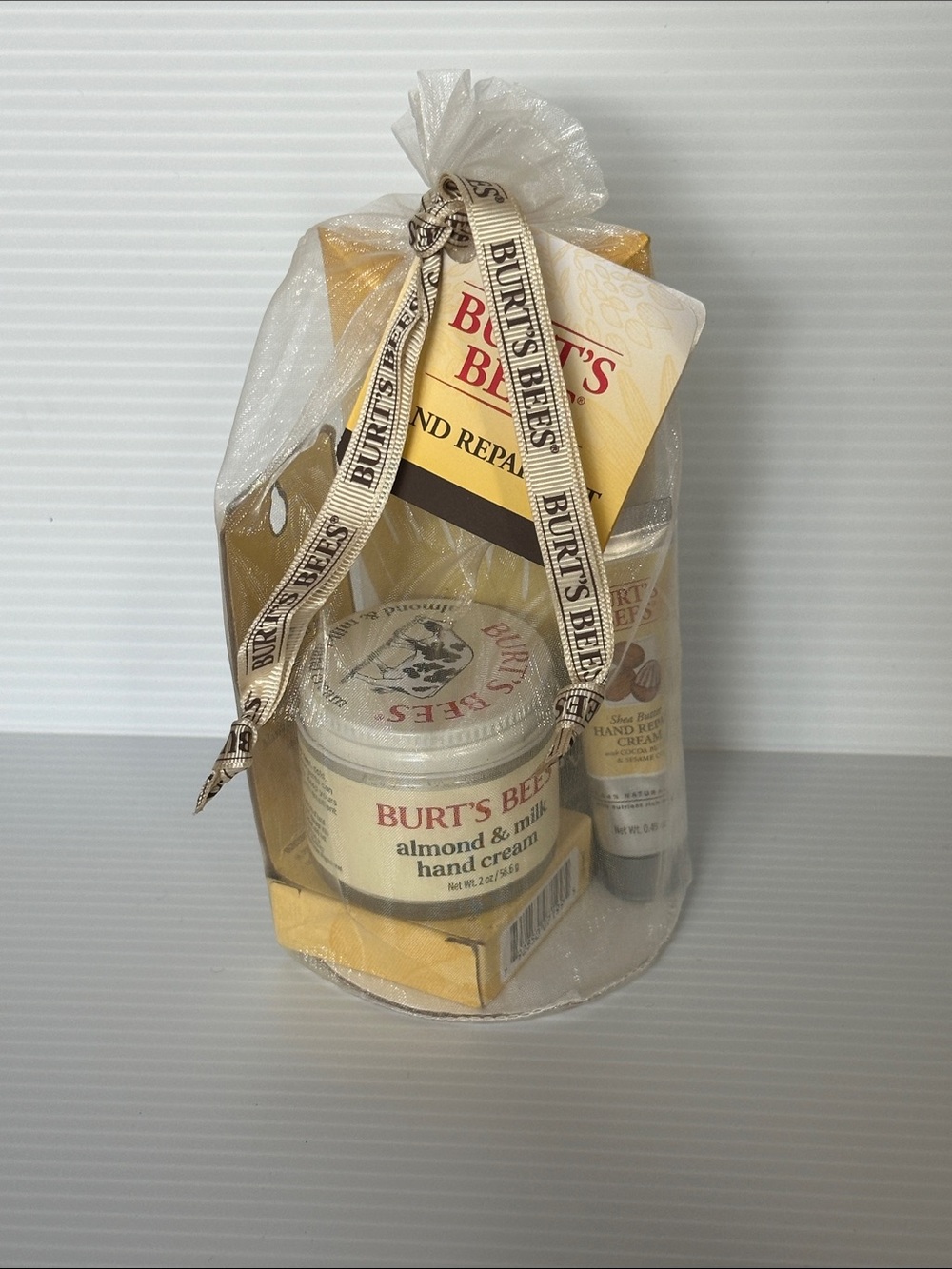 Burt's Bees Almond & Milk Hand Cream Gift Set - Yellow and Cream